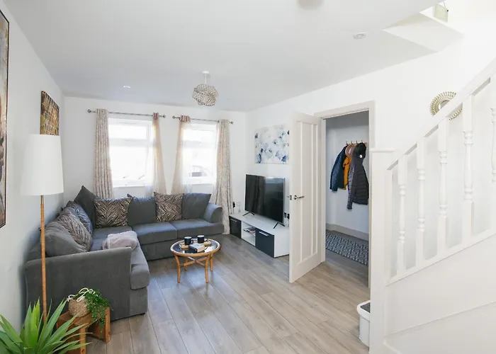 Entire House, 2 Bedrooms - Private With Free Parking In Oxford
