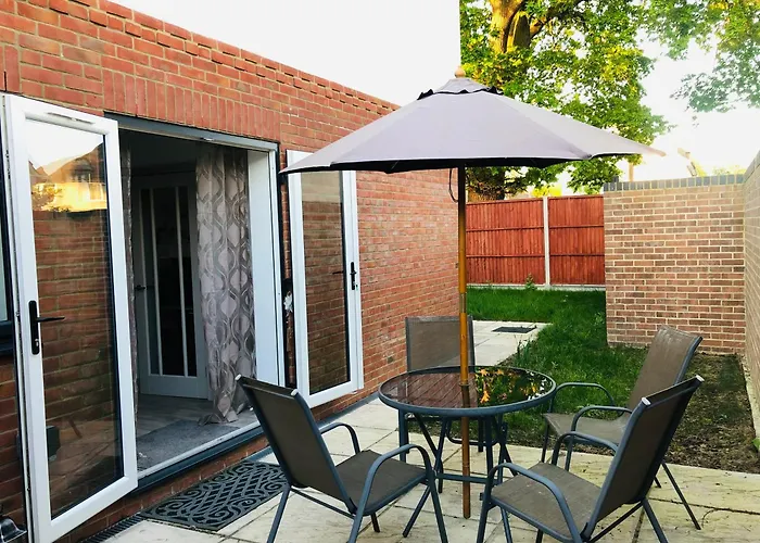 Entire House, 2 Bedrooms - Private With Free Parking In Oxford