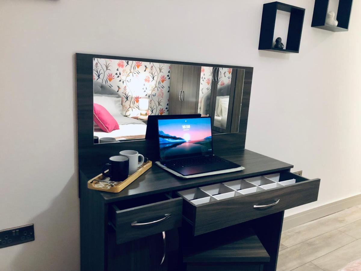 Entire House, 2 Bedrooms - Private With Free Parking In Oxford