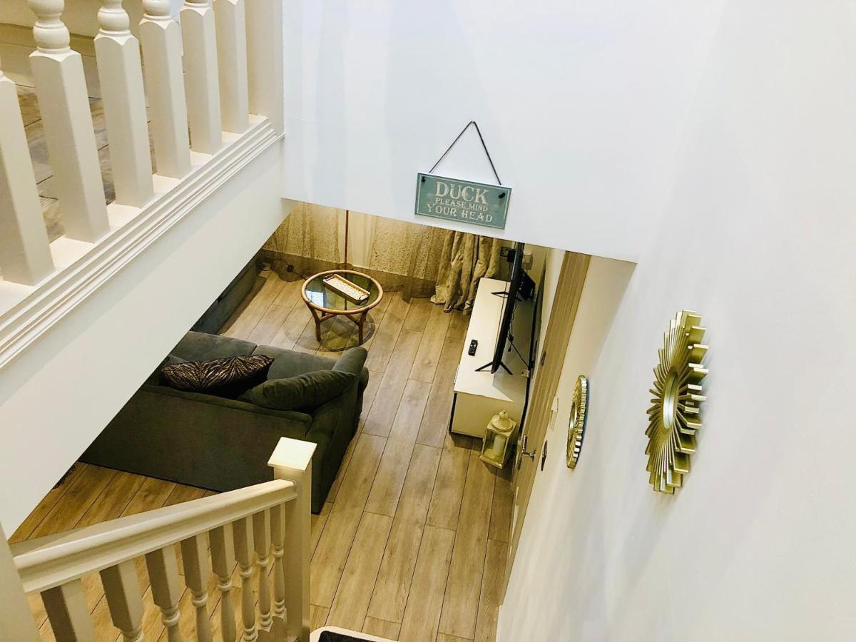 Vakantiehuis Entire House, 2 Bedrooms - Private With Free Parking In