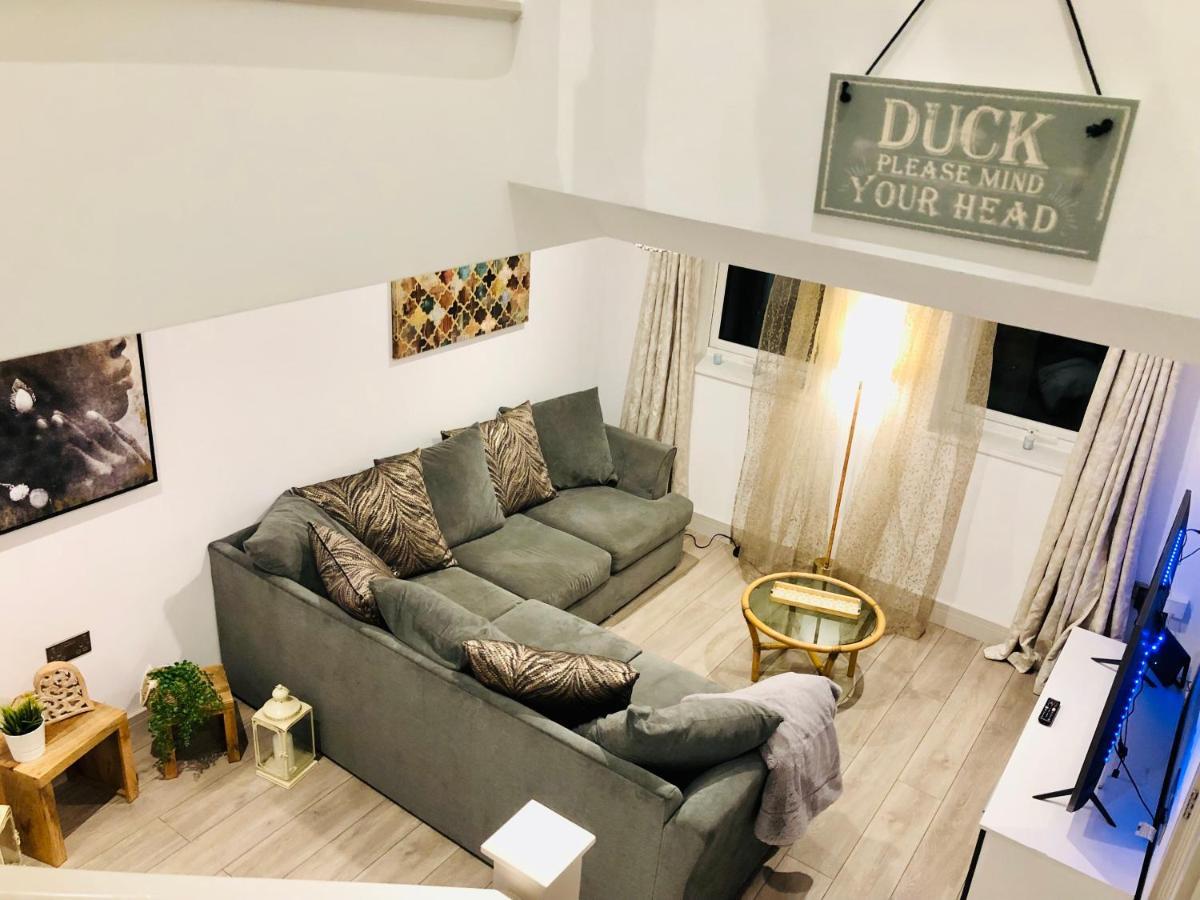 Vakantiehuis Entire House, 2 Bedrooms - Private With Free Parking In
