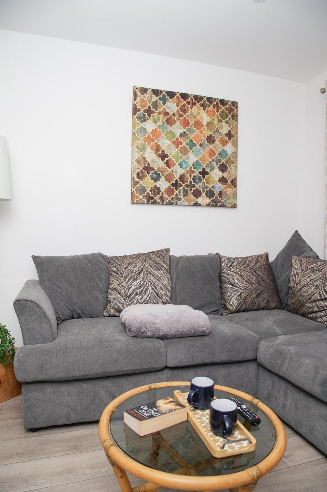 Entire House, 2 Bedrooms - Private With Free Parking In *