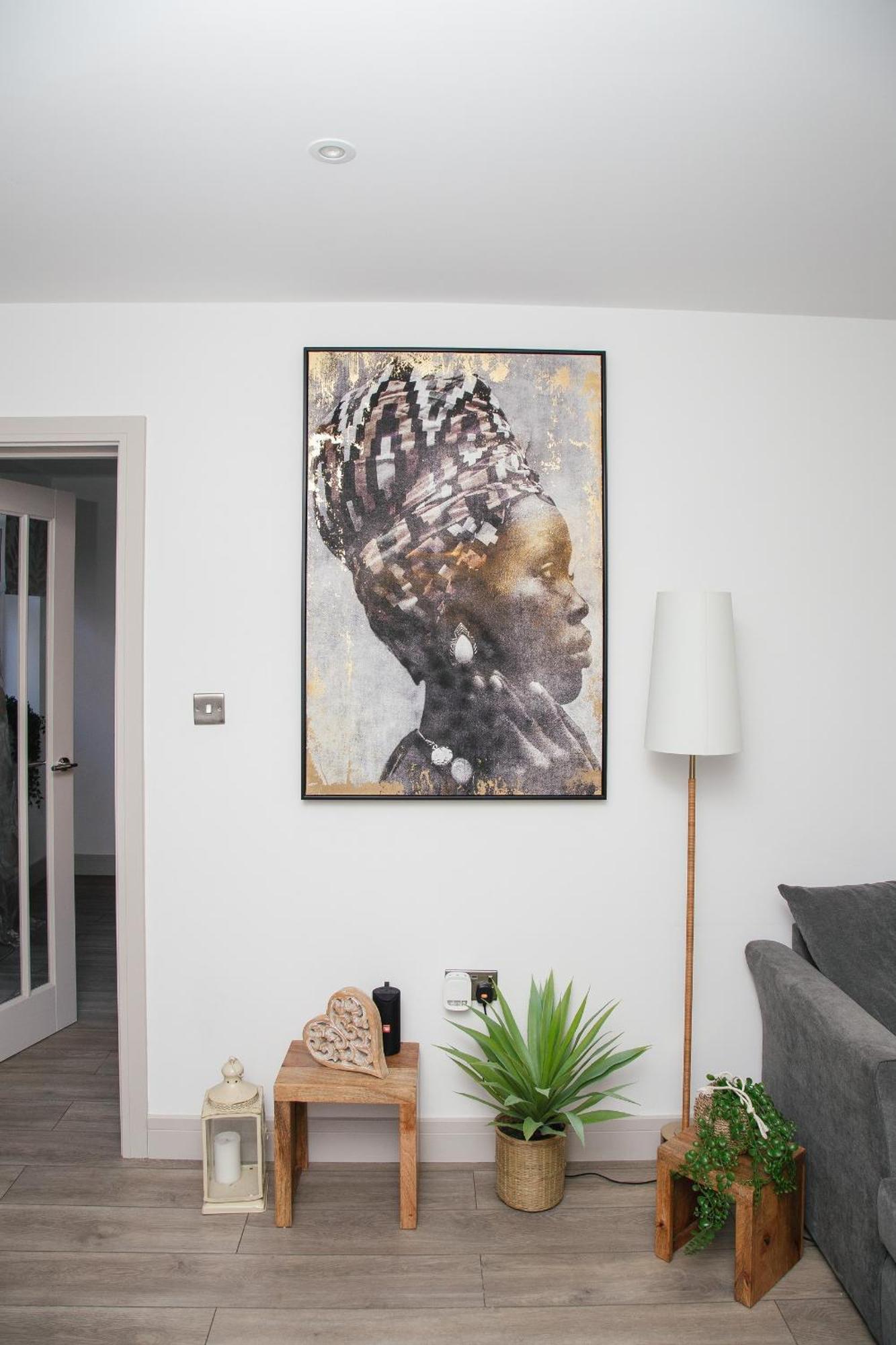 Vakantiehuis Entire House, 2 Bedrooms - Private With Free Parking In *