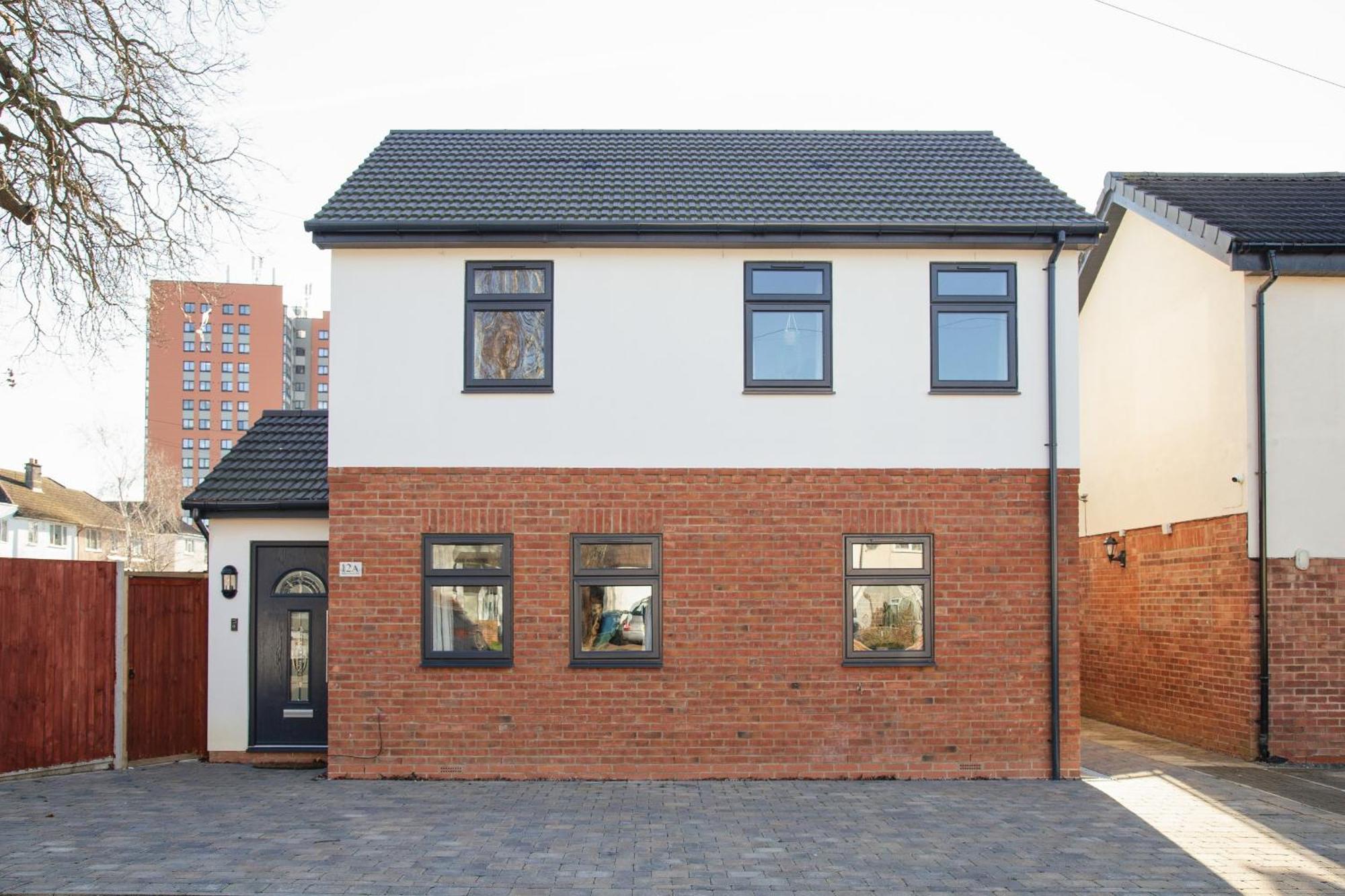 Entire House, 2 Bedrooms - Private With Free Parking In *